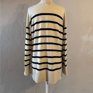 Oversized lightweight sweater
Size M
Beige with black horizontal stripes
